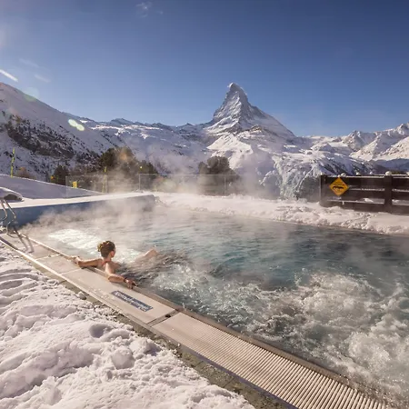 Riffelalp 2222m Ski-in & Ski-out 5* زيرمات