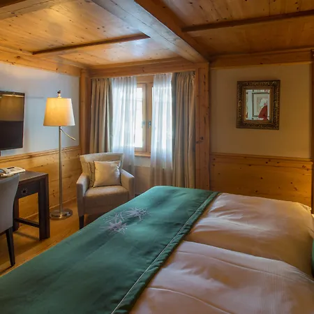 Riffelalp 2222m Ski-in & Ski-out 5* زيرمات