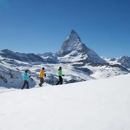 Riffelalp 2222m Ski-in & Ski-out فندق 5*