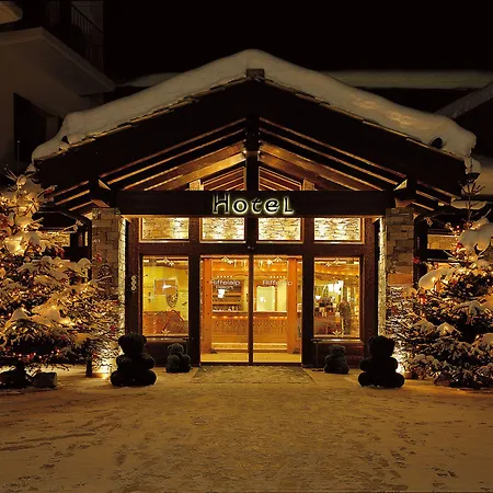 Riffelalp 2222m Ski-in & Ski-out 5* زيرمات