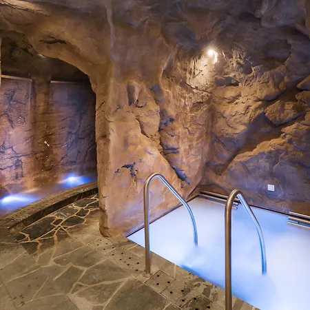 Riffelalp 2222m Ski-in & Ski-out فندق زيرمات