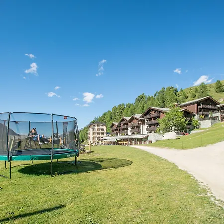 Riffelalp 2222m Ski-in & Ski-out 5*