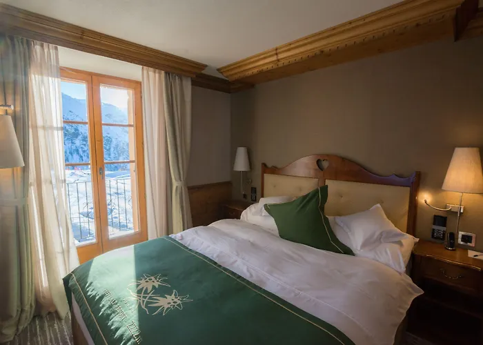 Riffelalp 2222m Ski-in & Ski-out 5*