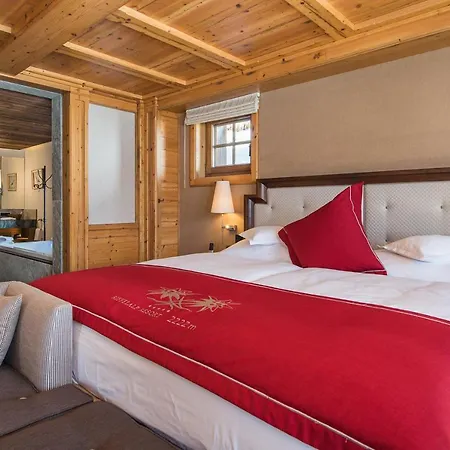 Riffelalp 2222m Ski-in & Ski-out 5*