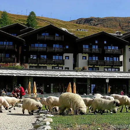 Riffelalp 2222m - Ski-in, Ski-out 5*