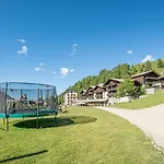 Riffelalp 2222m Ski-in & Ski-out 5*